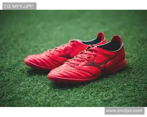 哪位足球明星推出了专为扁平足设计的足球鞋并迅速热销