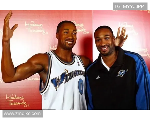 球星蜡像足球大赛：明星球员化身雕塑激战绿茵场